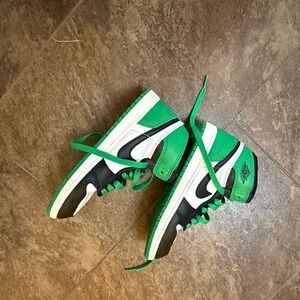 Jordan 1 Retro High OG Kids Green and Black Sneakers